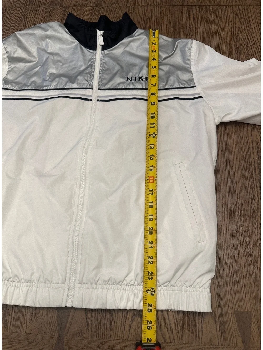 Vintage Women’s Nike White and Silver Windbreaker Jacket Size Large